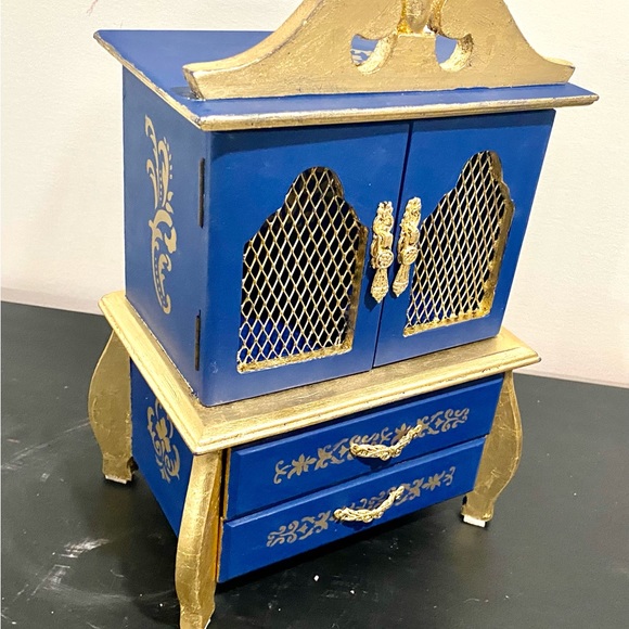 Blue and Gold Painted Vintage Glam Jewelry Music Box - Picture 12 of 13